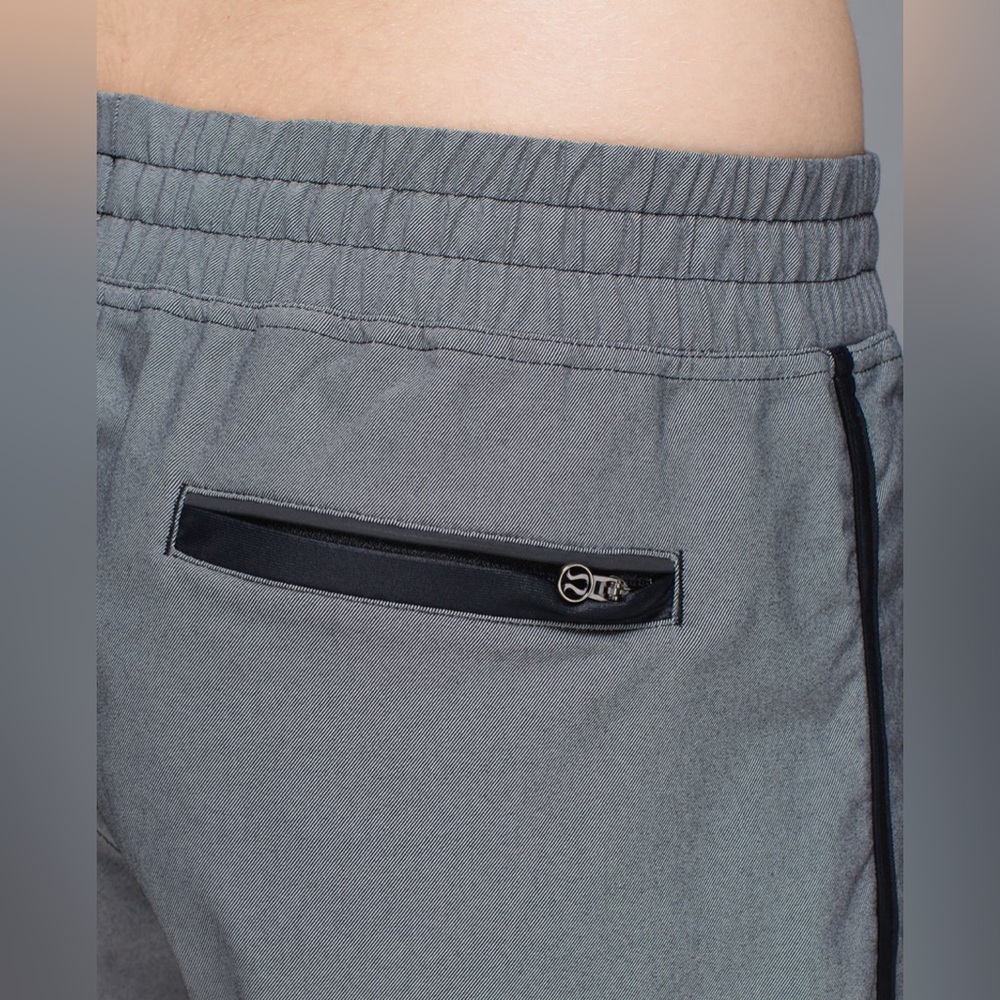 Lululemon💎EUC VINTAGE🦄Varsity Shorts 2014🦄Black (grey denim effect)🦄Size 6 - Picture 4 of 16
